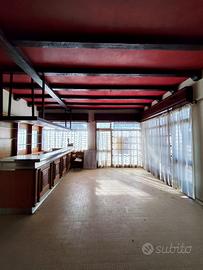 Locale commerciale ex bar con area scoperta