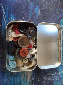 Bottoni in scatoletta 