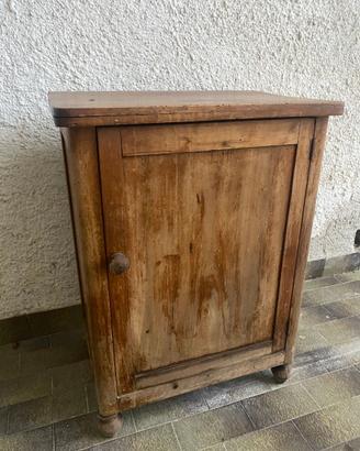Piccolo armadio antico (progetto di restauro)