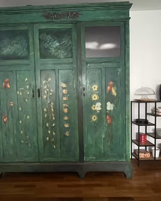 Armadio antico legno dipinto a mano