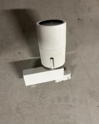 Faretti con binari bianchi per negozio/ufficio