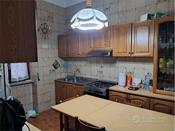 Palazzo / Stabile di 160 m² con più di 5 locali a 