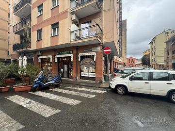 NEGOZIO A GENOVA
