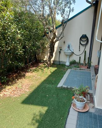 Appartamento su due piani, box, cantina, giardino
