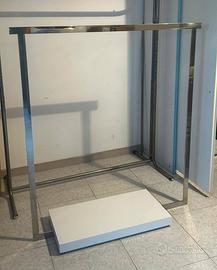 Stender in metallo con base in legno