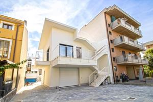 2 LOCALI A PORTO SANT'ELPIDIO