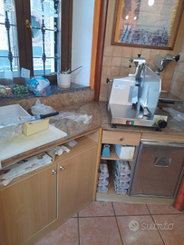 Bancone panetteria con marmo usato