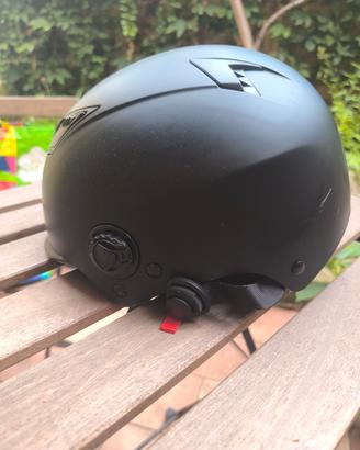 casco per monopattino, bici, skateboard