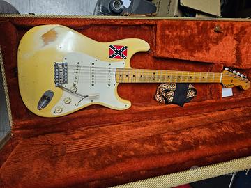 Fender STRATOCASTER