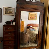 Armadio e letto stile liberty