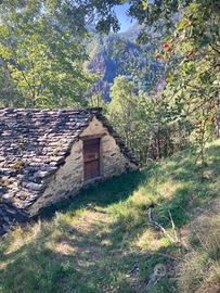 Rustico in pietra con terreno in Alta Val Bognanco