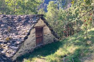 Rustico in pietra con terreno in Alta Val Bognanco