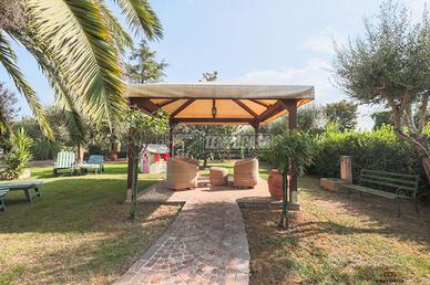 VILLETTA INDIPENDENTE CON GIARDINO