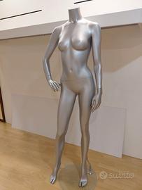n. 2 manichini donna 