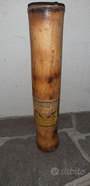 Particolare bottiglia liquore in bambù