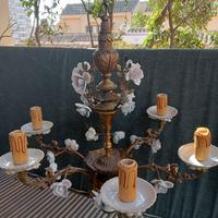 Lampadario vintage con roselline rosa e blu in por