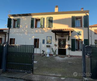 LOREO: 106B: Porzione di bifamiliare con garage