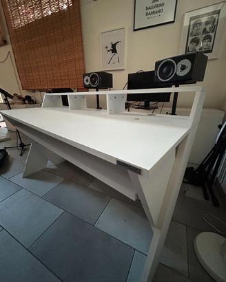 Glorious Sound Desk (tavolo produzione)