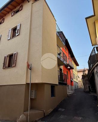 CASA SEMINDIPENDENTE A MALEGNO