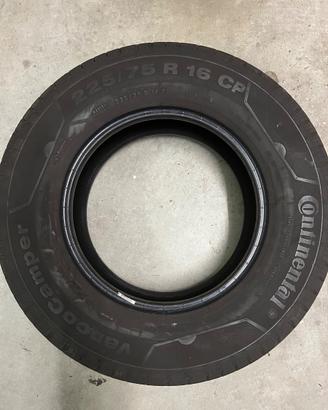 Nr. 2 Gomme 225/75 R16 CP montate sul Van