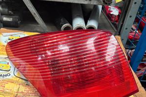 FARO POSTERIORE SINISTRO PEUGEOT 407 SW ANNO:2004