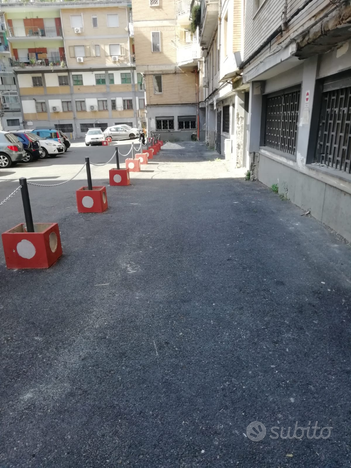 Locale commerciale via ben hur 120 mq