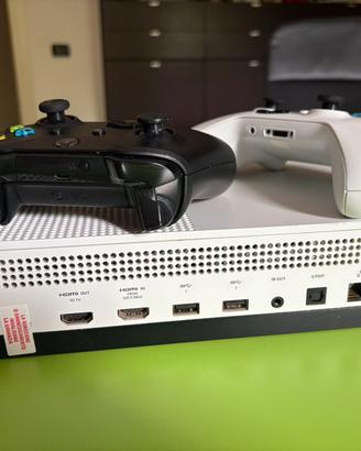 Xbox One S - 1TB  - 2controller e 2 giochi inclusi