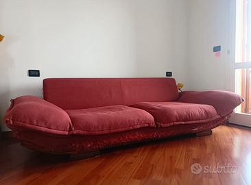 DIVANO E TAVOLO DA PRANZO DELLA MAISON COLONIALE