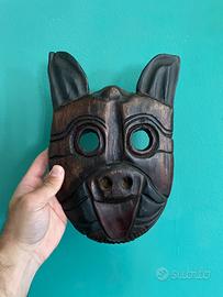 Maschera etnica antica in legno