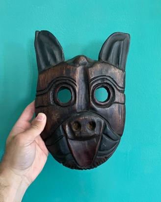 Maschera etnica antica in legno
