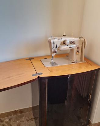 Macchina da cucire vintage SINGER 401 e mobile