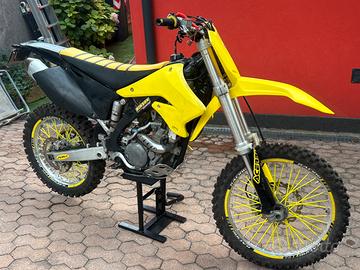 Suzuki Valenti RMZ 250 del 2005 targata