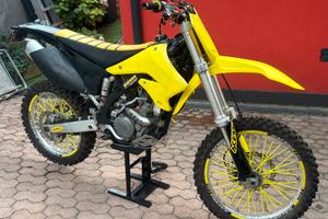 Suzuki Valenti RMZ 250 del 2005 targata