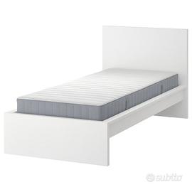 Struttura letto con materasso IKEA, bianco rigido