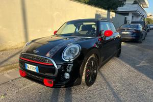 Mini Cooper con allestimento JCW