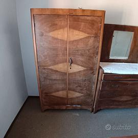 Armadio vintage anni '40/'50 in legno con intarsio