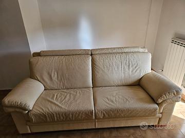 Divani beige in pelle: 1 da 3 posti e 2 singoli