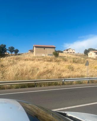 Immobile indipendente con terreno