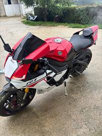 Yamaha r1