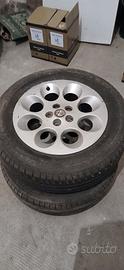 4 pneumatici con cerchi 