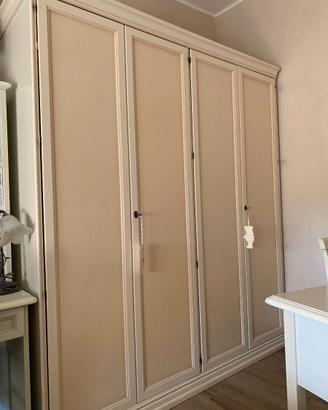 Camera con letto, armadio, scrivania, comodini