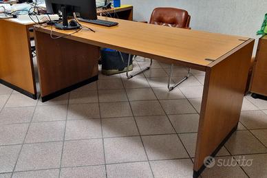 scrivania ufficio