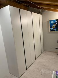 Armadio 6 ante laccato maniglie gola in aalminio