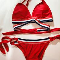 bikini rosso con bande elastiche