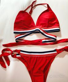bikini rosso con bande elastiche