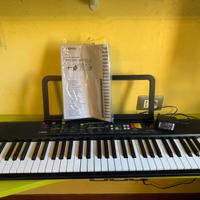 pianola yamaha psr f52