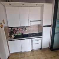 Cucina Con Elettrodomestici