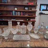 Set di cristallo ceco antico: decanter, vasi, etc.
