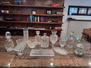 Set di cristallo ceco antico: decanter, vasi, etc.