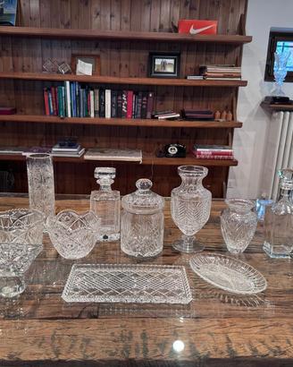 Set di cristallo ceco antico: decanter, vasi, etc.